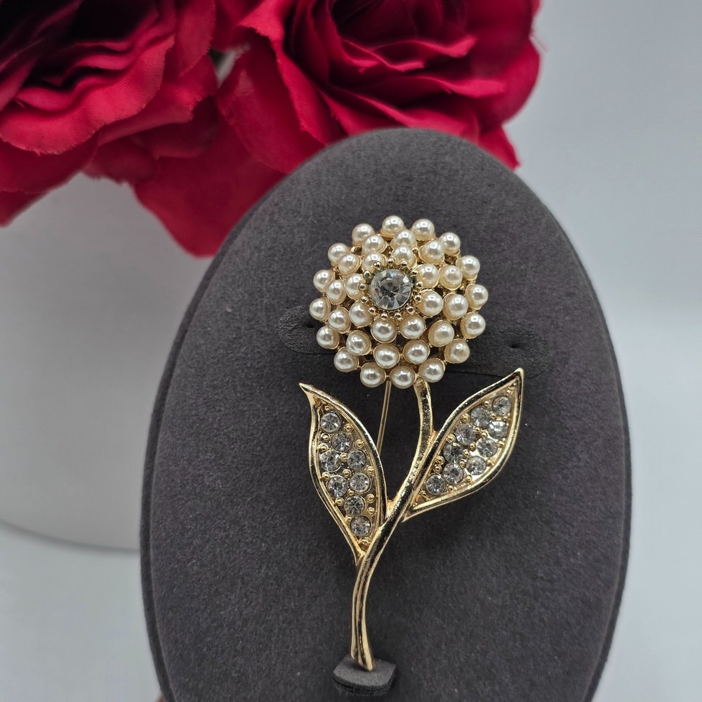 Vintage Flower Brooch Faux Pearl Rhinestone Gold Tone Lapel‎ Pin Floral Glam